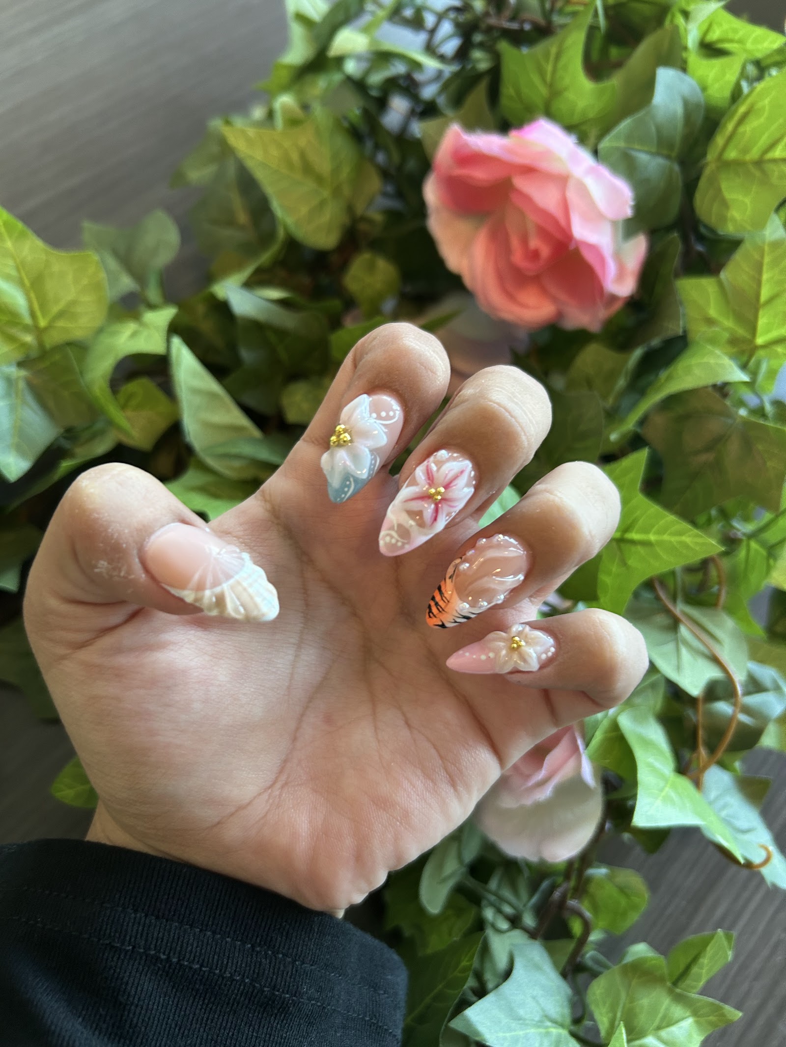 DELUXE NAILS AND SPA nail photo 2